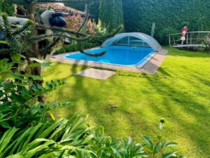 Pool Gartenansicht