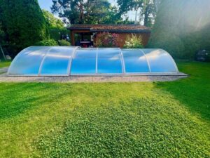 Pool überdacht
